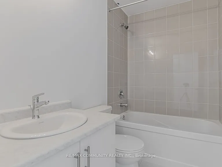 799 Heathrow Path — Photo 34