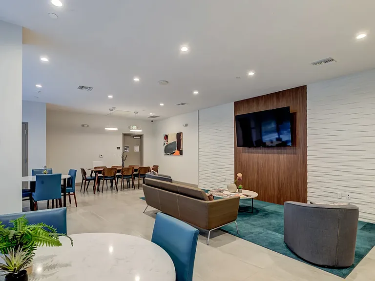 Maya Apartments at 535 Kingsley Dr in Los Angeles — Photo 14