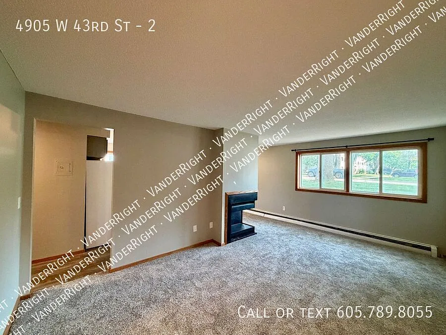 Spacious 2 Bedroom Apartment with Free Garage! — Photo 2