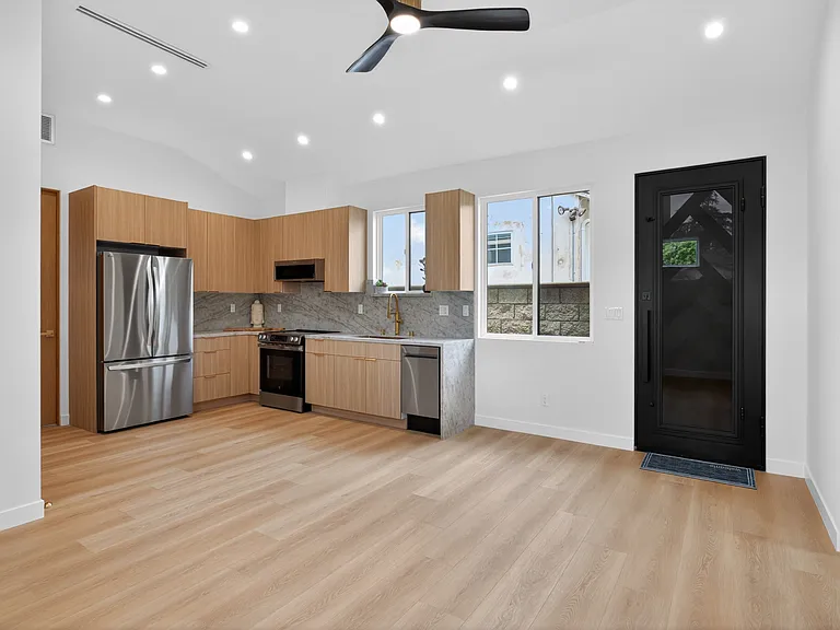 17501 Los Alimos St #10809 — Photo 1