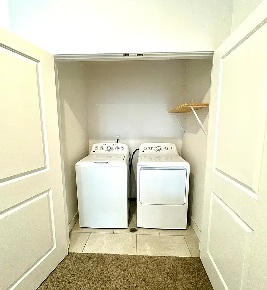 Washer/dryer closet (washer/dryer optional)
