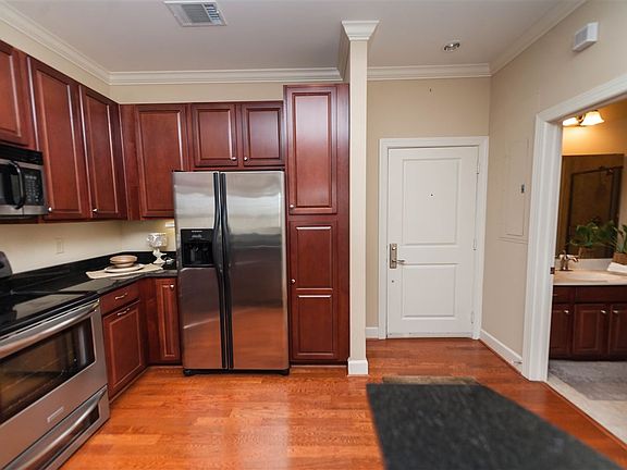 5th image of 155 E Broad St