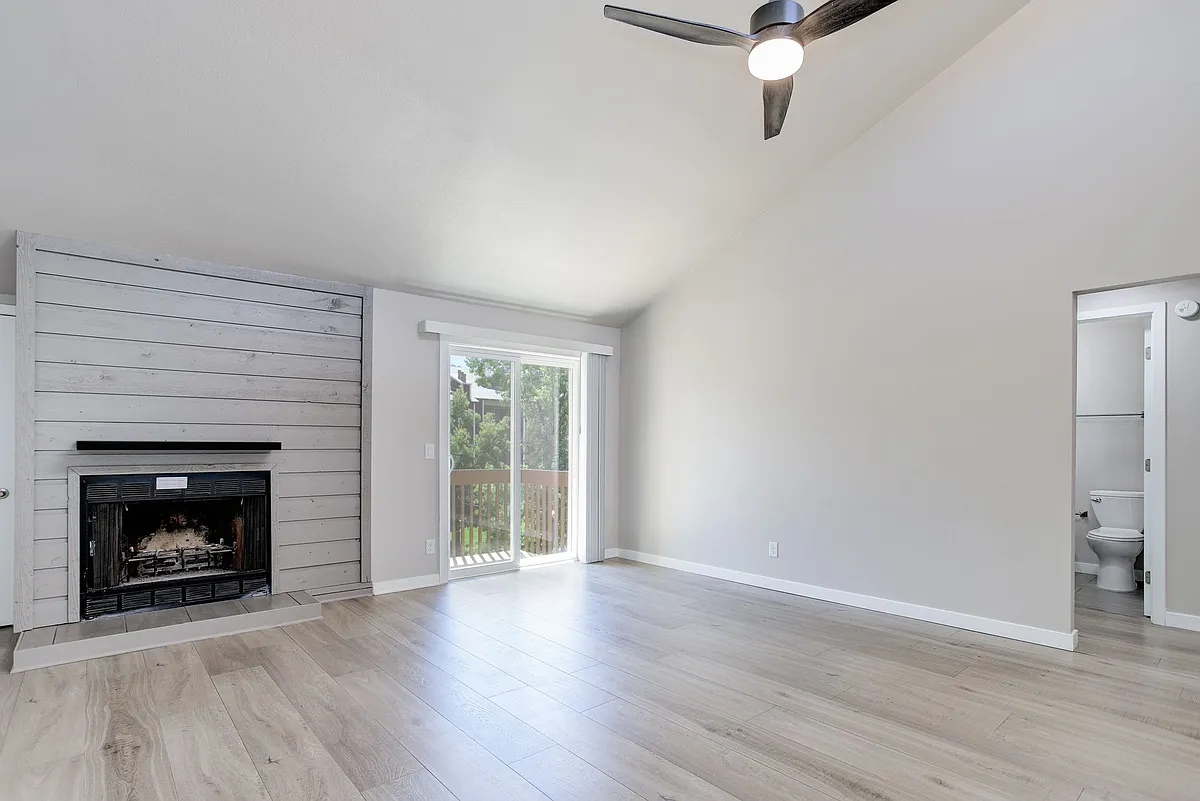 Building Photo - 2865 Sundown Ln #301