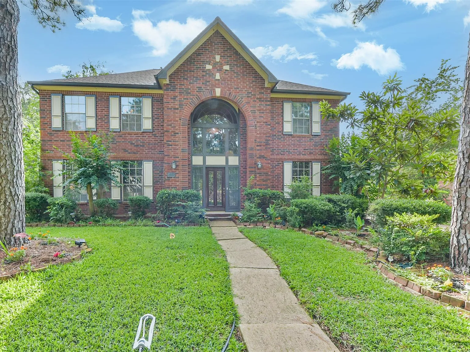 4 bed, 2.5 bath, 2854 sqft, $2,600 — Photo 4