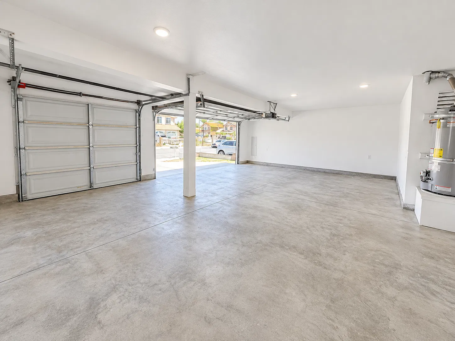4 bed, 2.5 bath, 1609 sqft, $3,600 — Photo 4