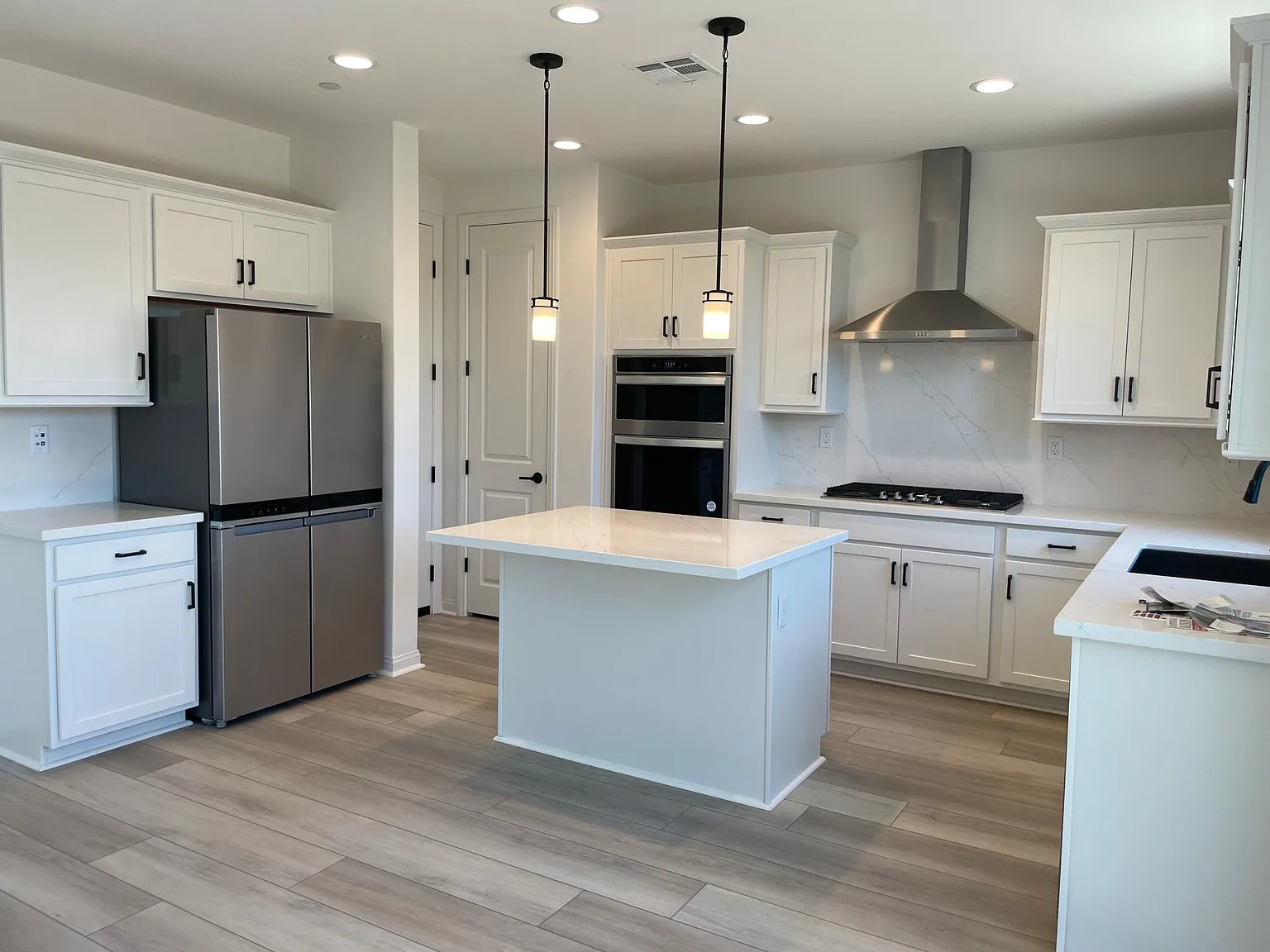 4 bed, 2.5 bath, 1763 sqft, $5,450 — Photo 2
