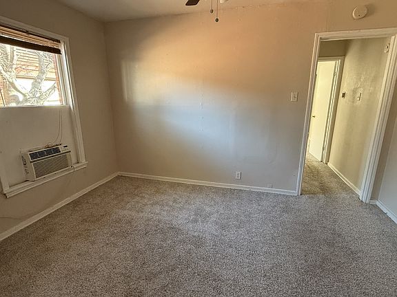 5th image of 4402 Roseland St #17639955