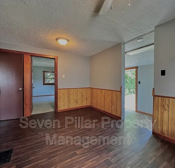 504 Martin St — Photo 15