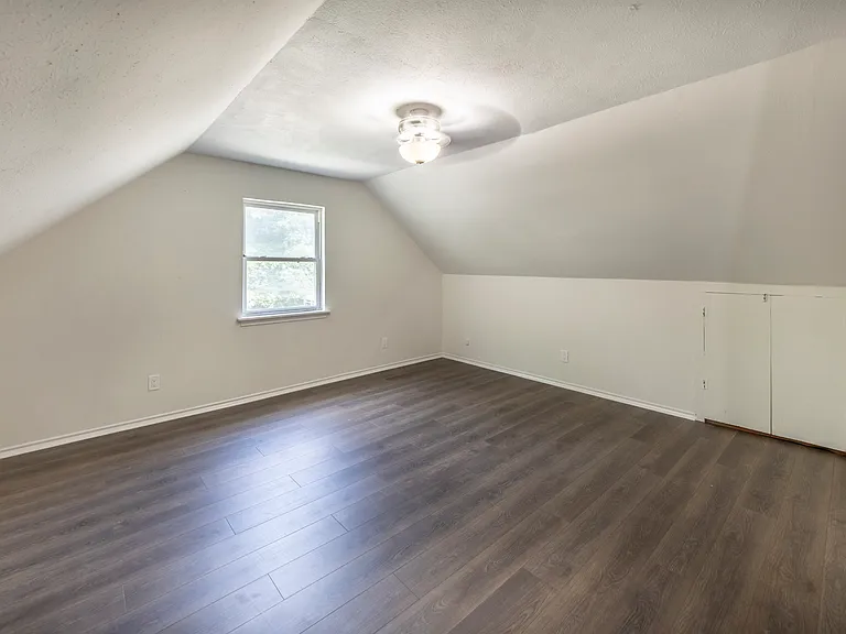 Upstairs large bedroom