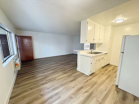 2nd image of 1301 N Mansfield Ave APT 206