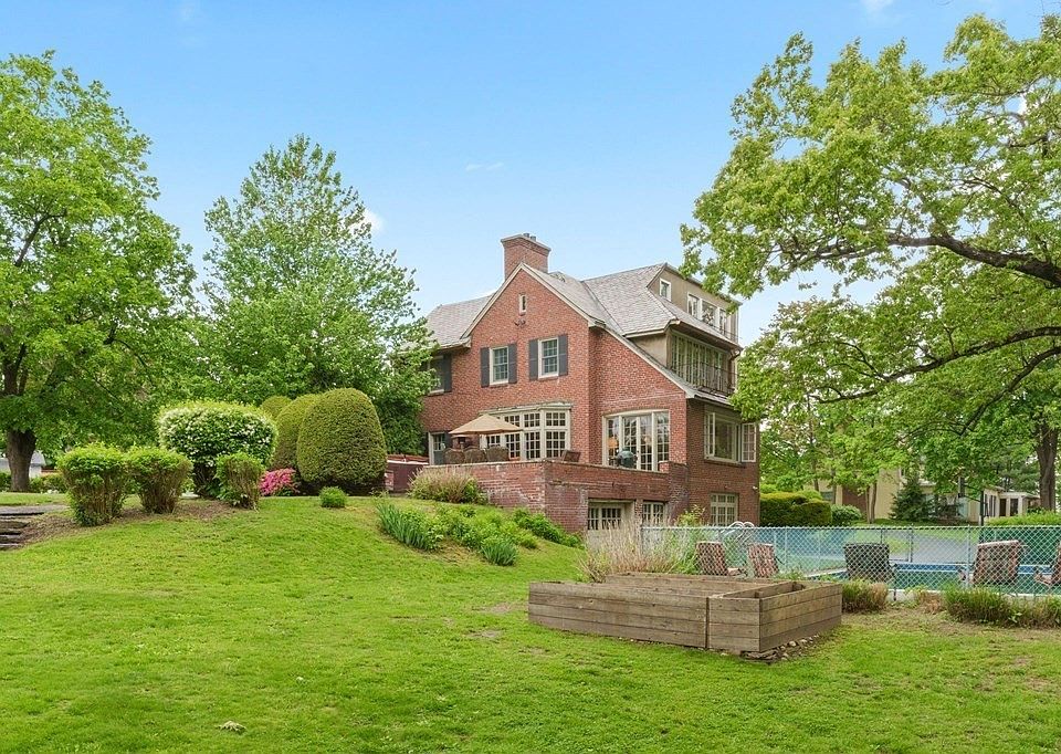 90 Pleasant St, Holyoke, MA 01040 Zillow