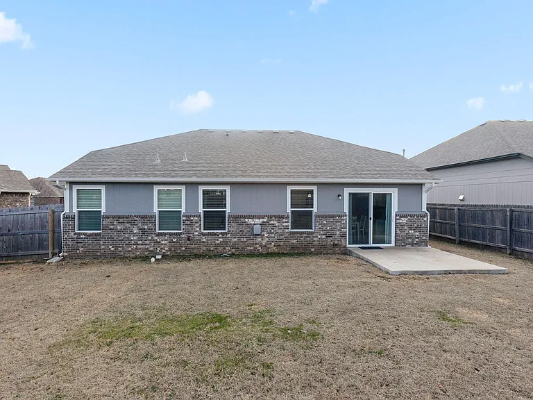 3308 W Charlotte St — Photo 13