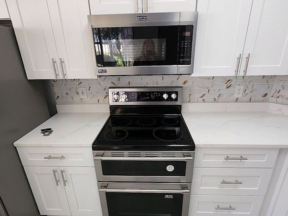 2nd image of 7511 Bay Port Rd #5