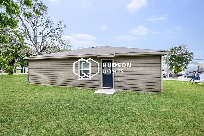 318 Bay Ct — Photo 12