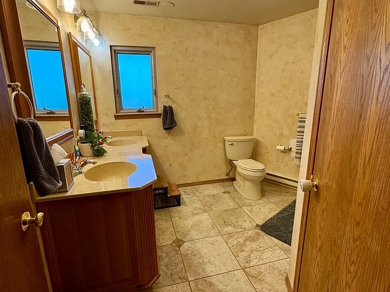 1355 R St — Photo 21