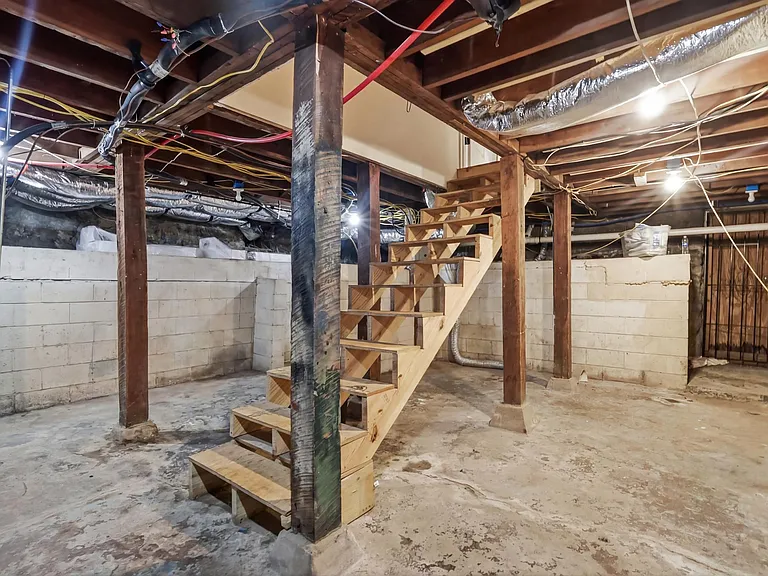 411 Edwin St #A — Photo 35