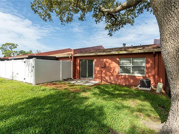 2nd image of 6440 Bonnie Bay Cir