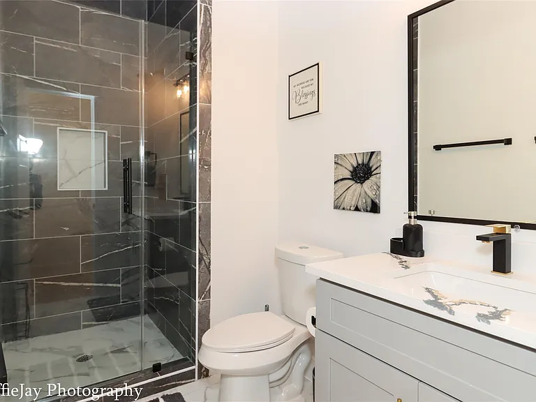 4834 Higgins St #B — Photo 18