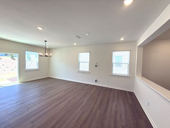 3rd image of 508 Sunset Lake Dr