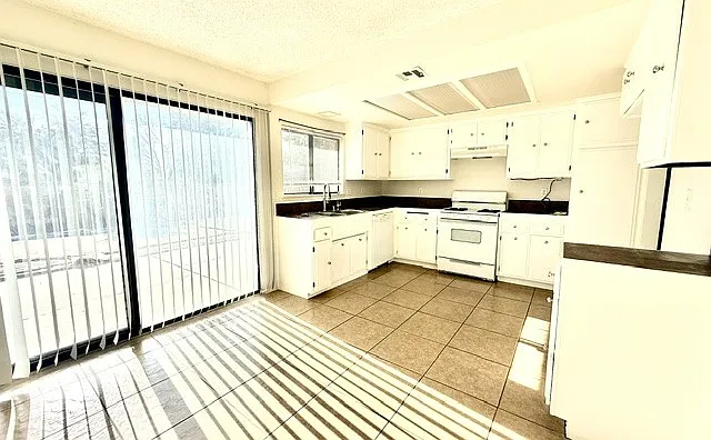 3 bed, 1134 sqft, $2,595 — Photo 3