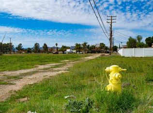 800 G St, Perris, CA 92570