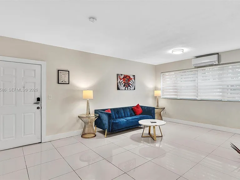 10004 E Bay Harbor Dr #4 — Photo 1