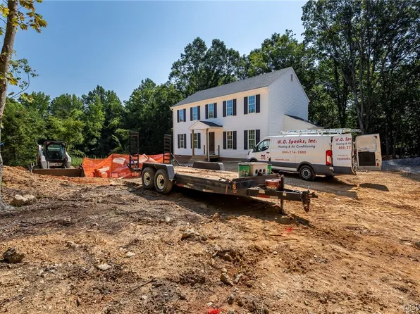 217 Agee Ln, Cumberland, VA 23040