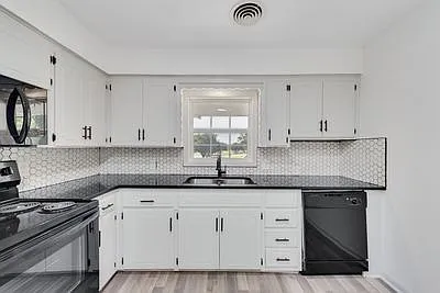 725 W Brock St — Photo 4