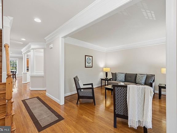 5th image of 7711 Hennepin Ct