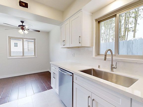 5th image of 621 Manhattan Beach Blvd #D