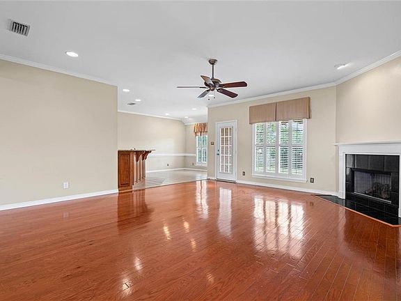 5th image of 9651 Hampshire Ct