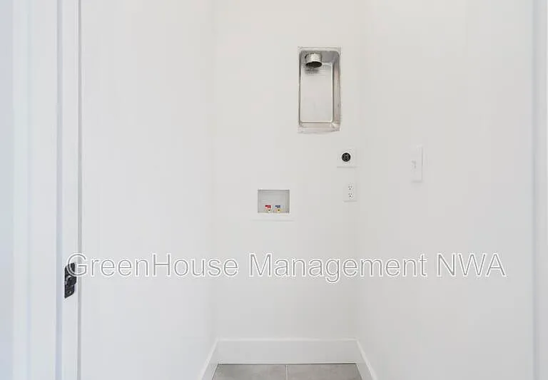 627 SW C St — Photo 20
