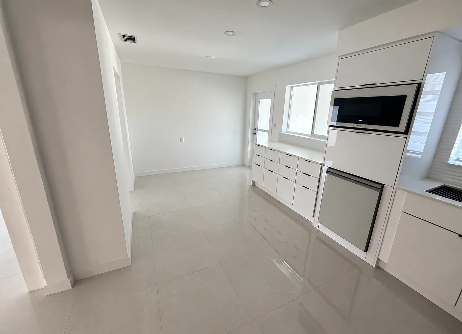 Beach Bungalow — Photo 2