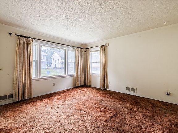 3rd image of 623 Augustine St