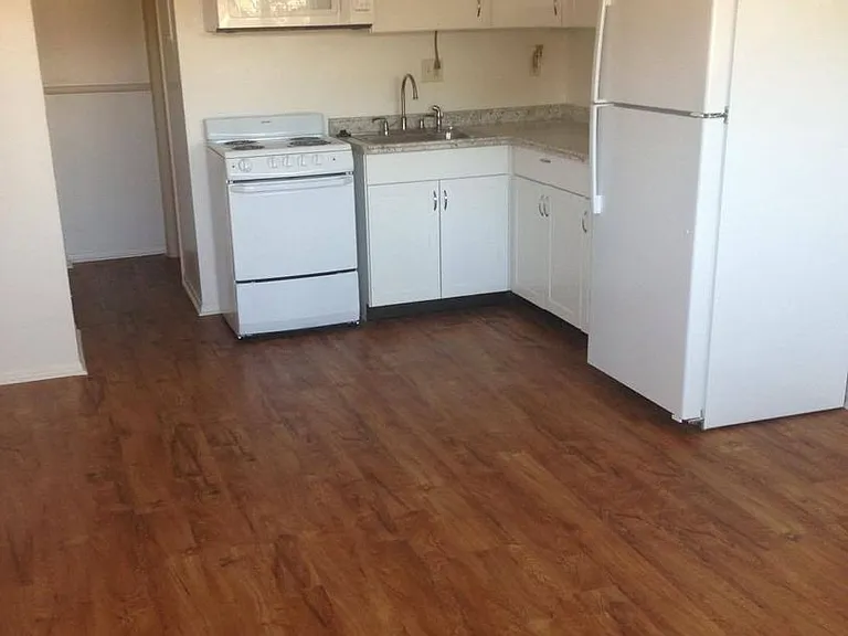 715 Parker St — Photo 8