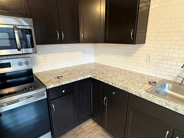 2 Burning Bush Blvd #2B — Photo 4