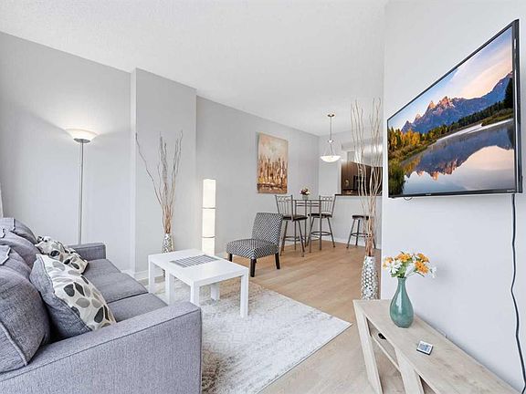 5th image of 1053 E 10th St SW #1907