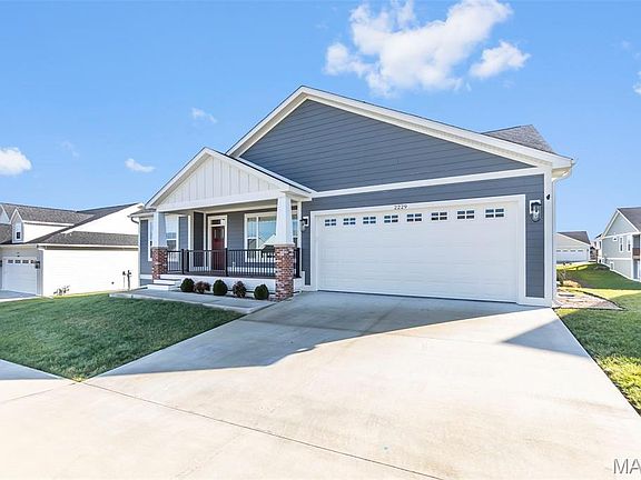 3rd image of 2229 Heywood Meadows Cpe