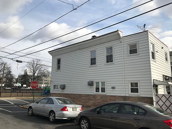 2nd image of 198 Oakwood Ave #2