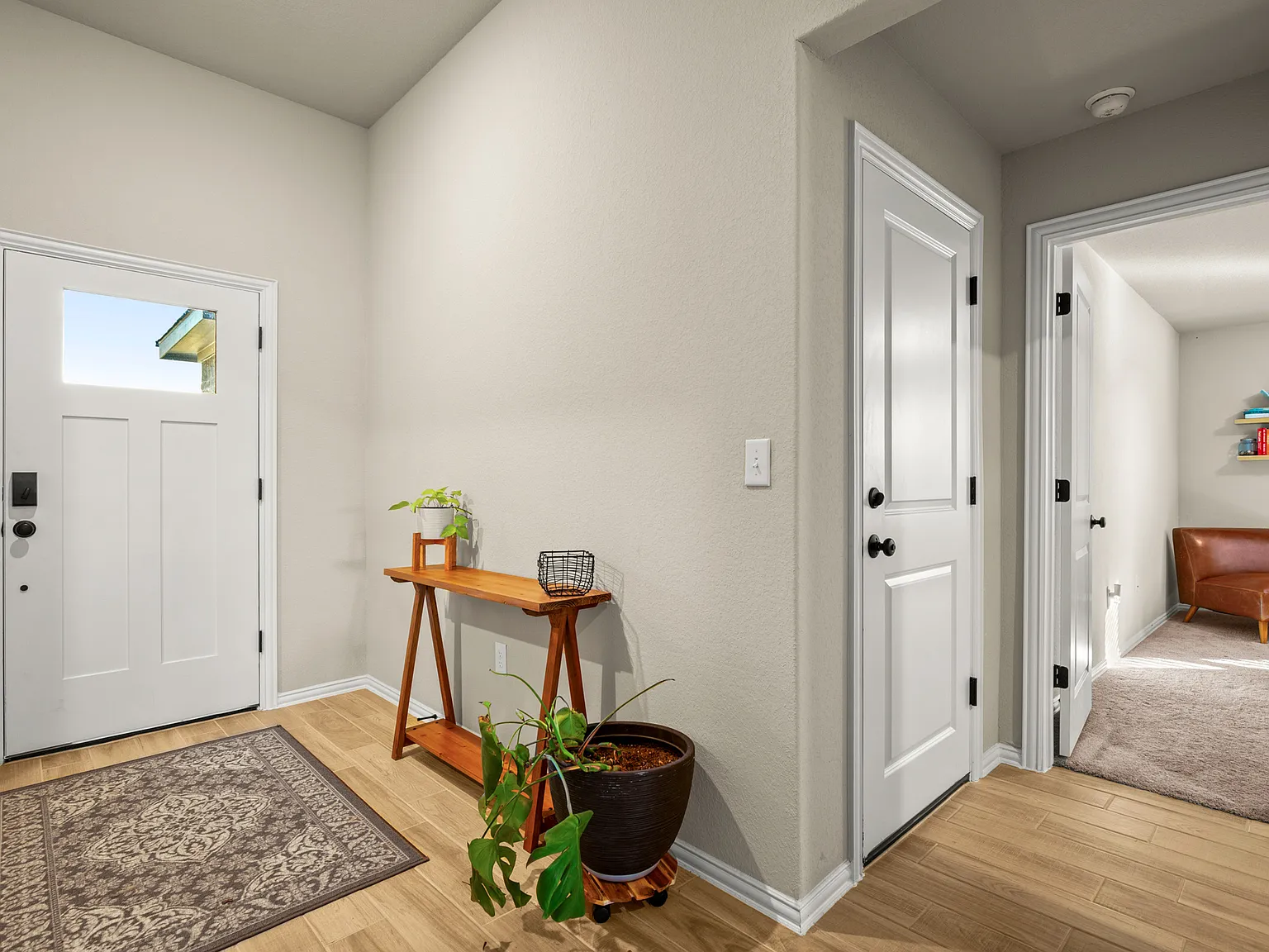 4 bed, 1854 sqft, $2,500 — Photo 2