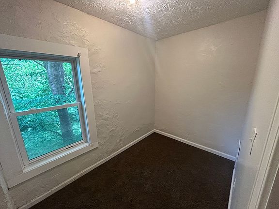 3rd image of 6609-6619 Whitney Ave #6615