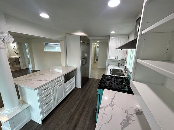 3rd image of 1525 W Orangeburg Ave