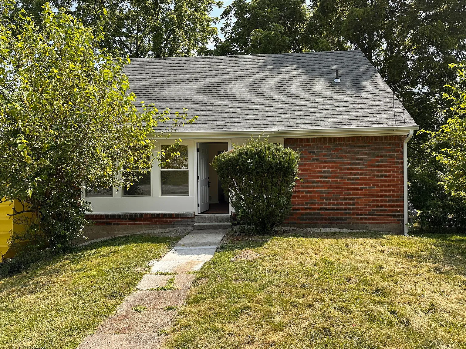 435 Valley View Dr photo 1