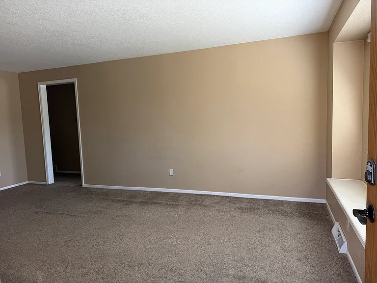 2510 Iris St — Photo 4