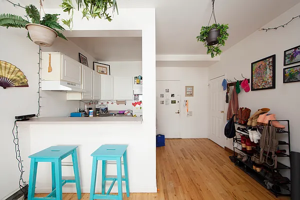 Rented by R New York | media 22