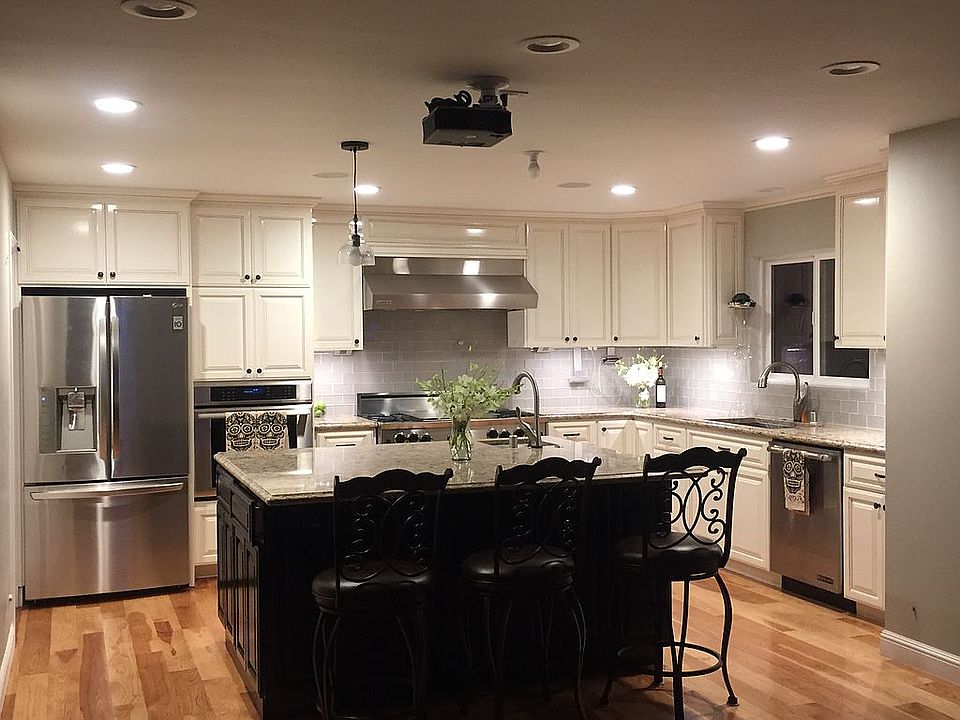 2nd image of 935 6th Ave