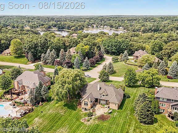 4th image of 3099 Beach Lake Dr E