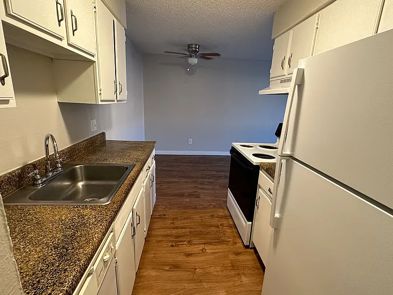 Prospect Pointe Apartments — Photo 63