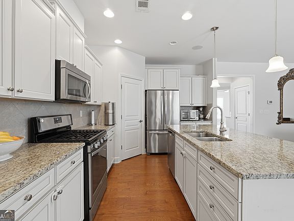 5th image of 418 Spring View Dr