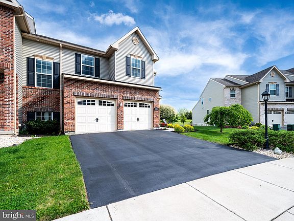 2nd image of 4463 Elmwood Dr